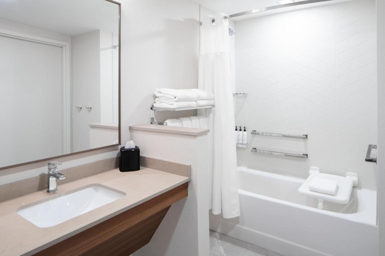 Fairfield By Marriott Inn & Suites Whitsett Greensboro East ภายนอก รูปภาพ