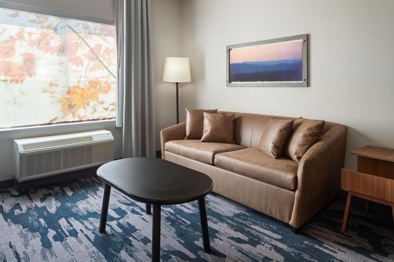 Fairfield By Marriott Inn & Suites Whitsett Greensboro East ภายนอก รูปภาพ